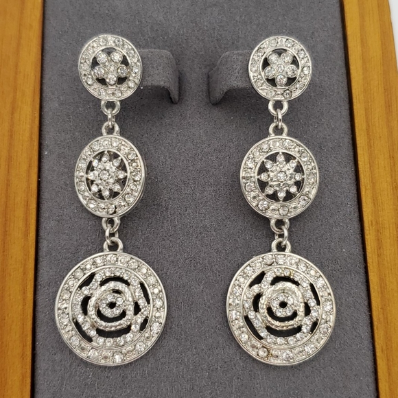 Unsigned Jewelry - Sparkly Rhinestone Round Chandelier Earrings